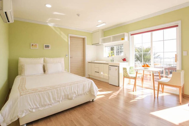 Room 10 of 73