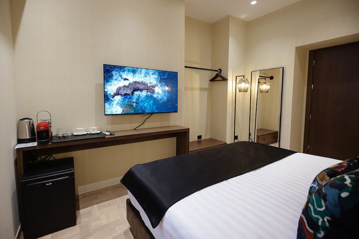 Room 8 of 38