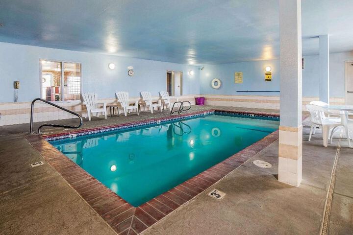 Pool Hotel
