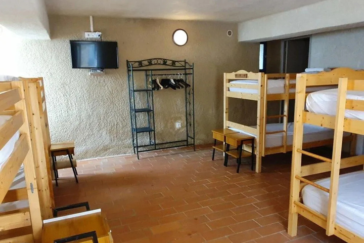 Room 10 of 19