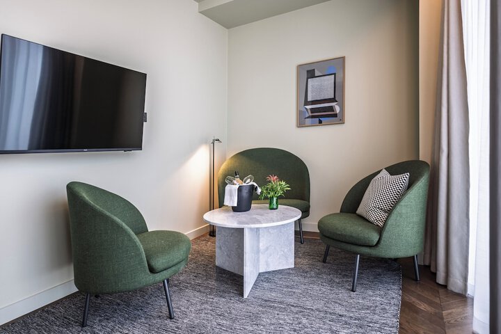 Room 53 of 97