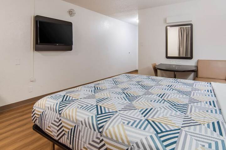 1 King Bed (12 of 13)