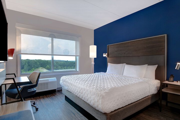1 King Bed (12 of 18)