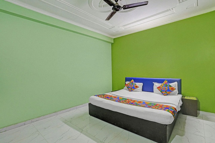 Room 9 of 18
