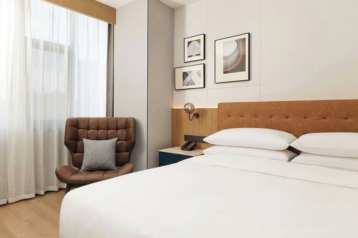 Room 11 of 24