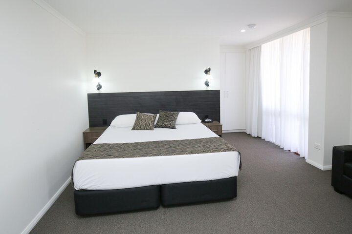 Room 3 of 111
