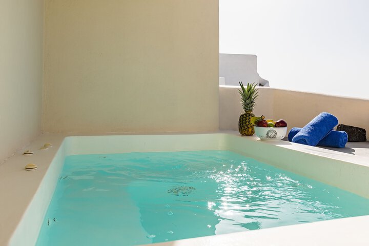 Hotel with Pool