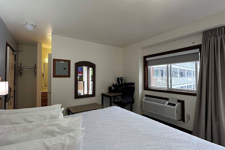 1 King Bed (23 of 28)