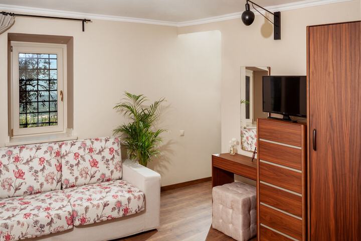 Room 40 of 183