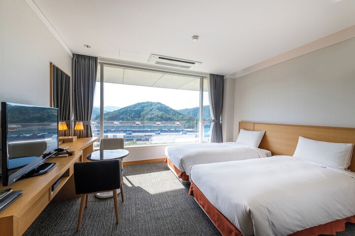 Room 25 of 100