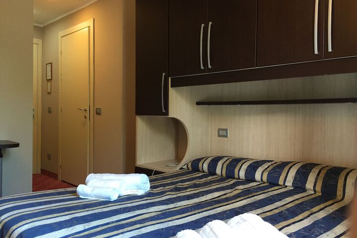Room 35 of 69