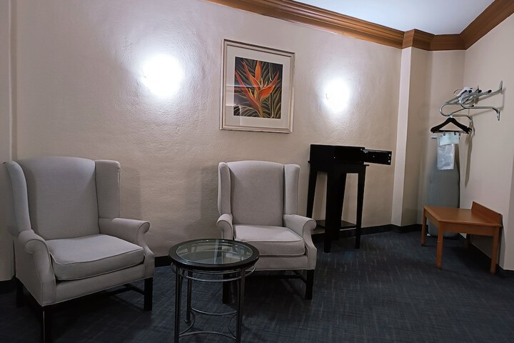 Room 25 of 77