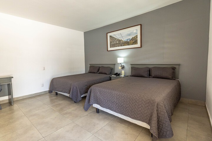 Room 5 of 18