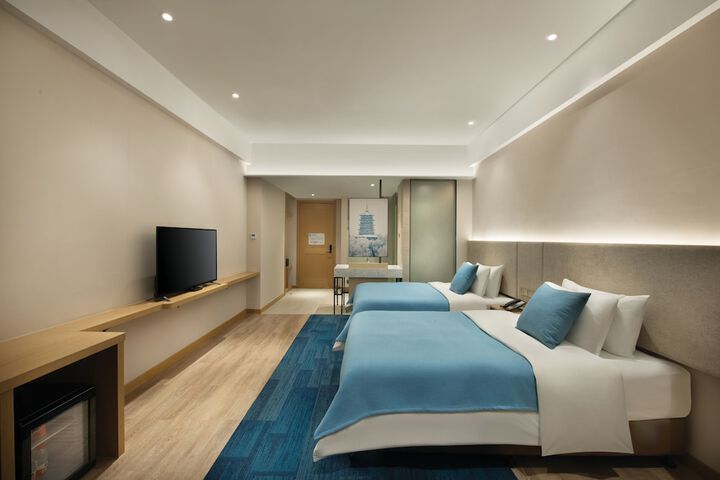 Room 37 of 73