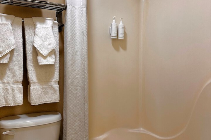 2 Double Beds (5 of 10)