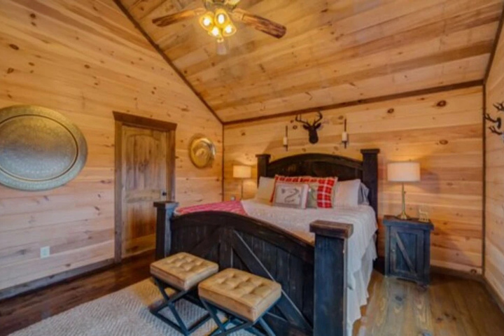 Room 4 of 32