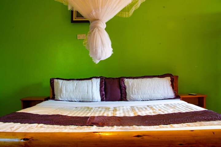 Room 4 of 30