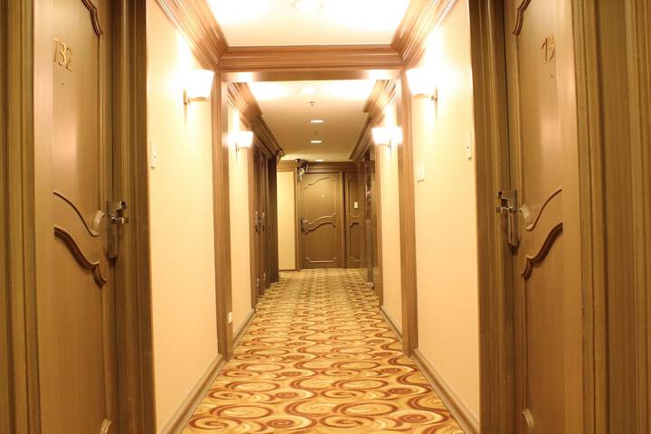 Ballroom/Hall 42 of 44