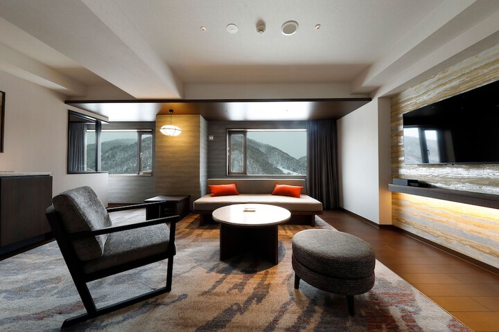 Room 27 of 76