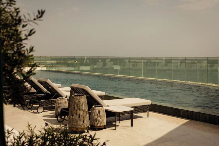 Pool 108 of 208
