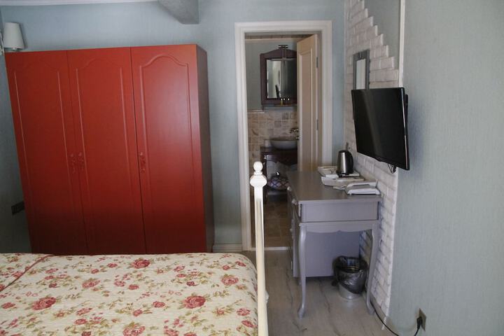 Room 6 of 85