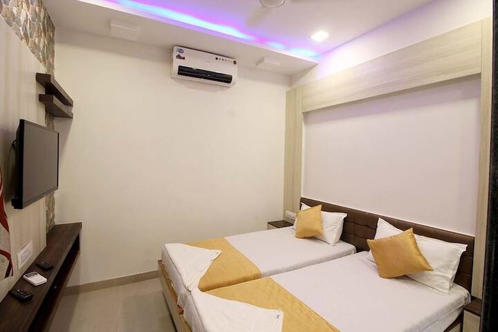 Room 8 of 19