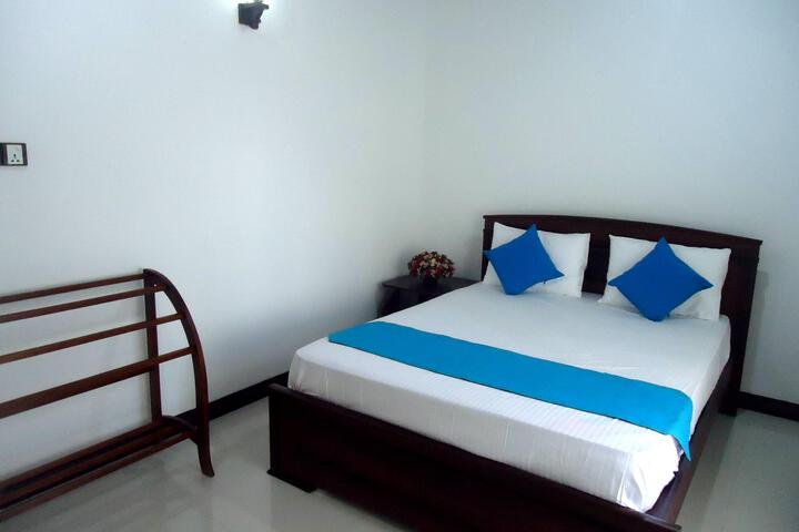 Room 2 of 5