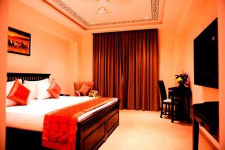 Room 8 of 25