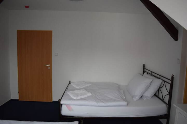 Room 26 of 90