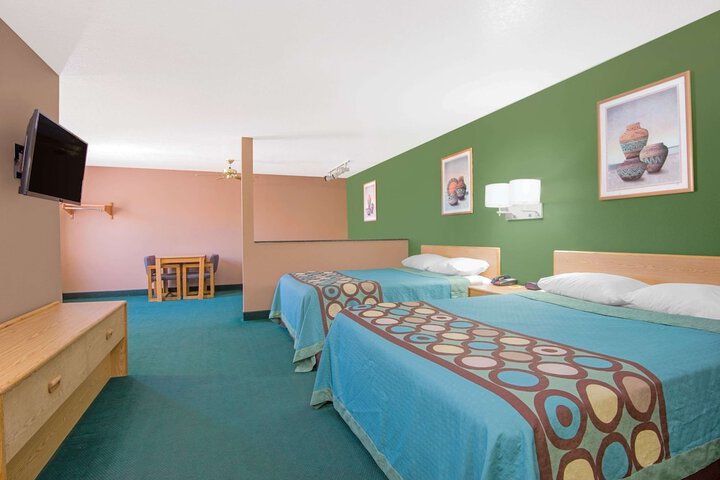 Room 8 of 15