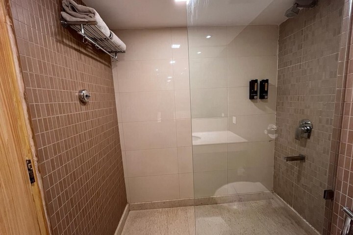 Room 20 of 32