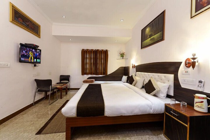 Room 2 of 6