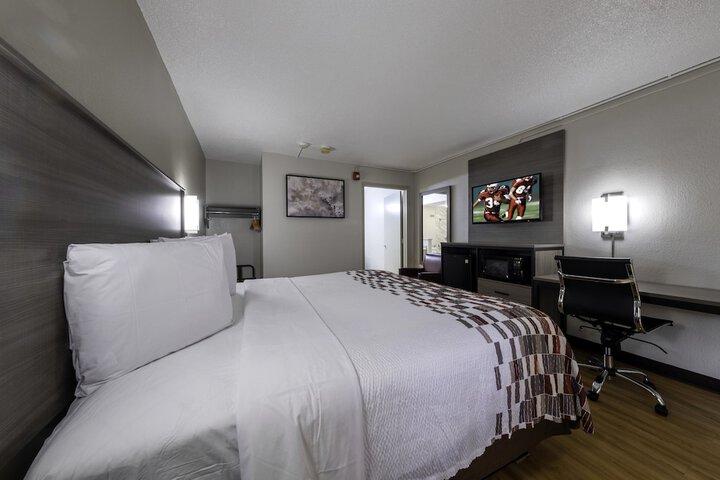 Superior King Bed (9 of 16)
