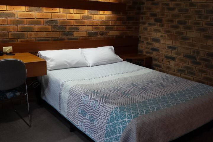 Room 8 of 33