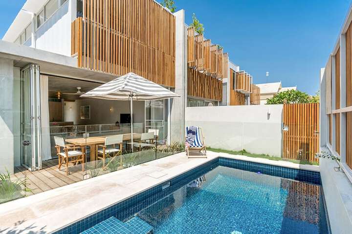 Pool 19 of 24