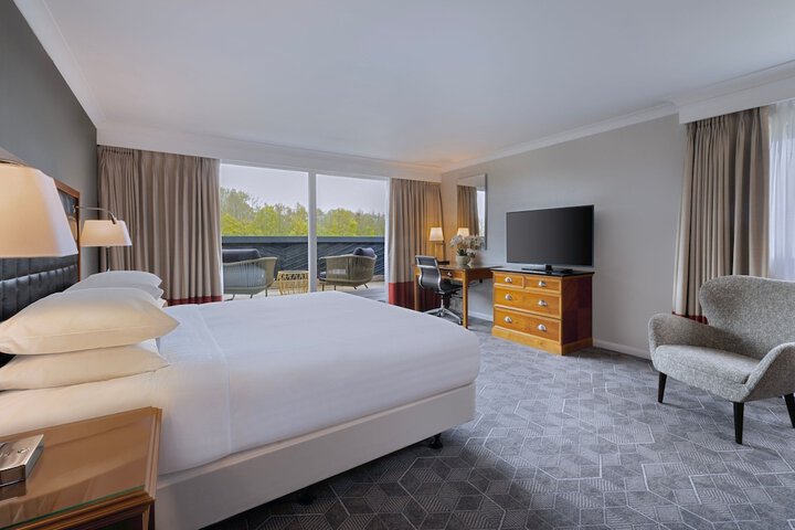 Room 9 of 40