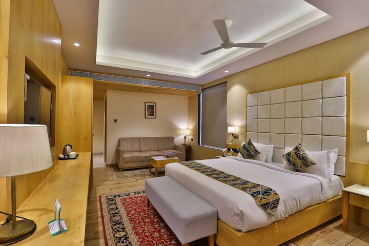 Room 13 of 23