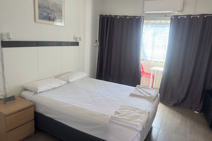 Room 8 of 27