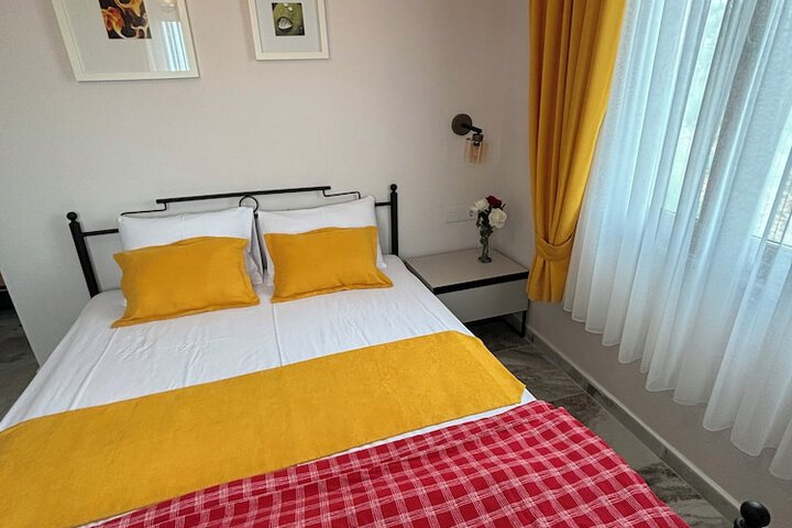 Room 14 of 108