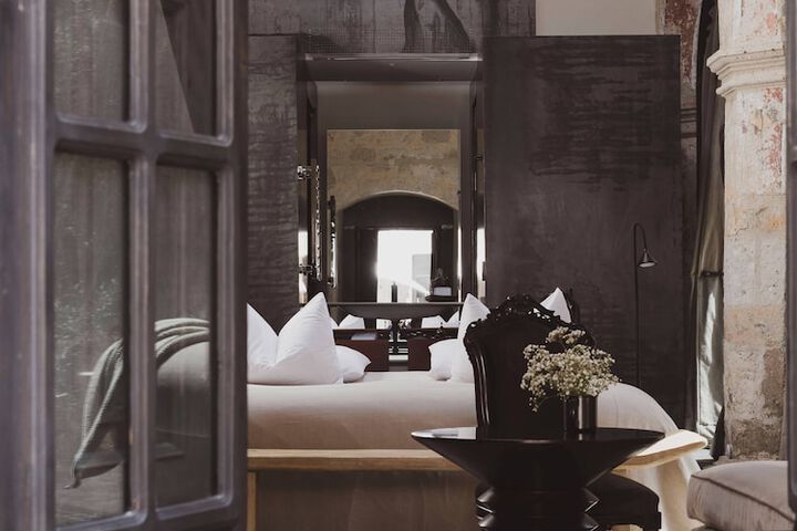 Room 8 of 74
