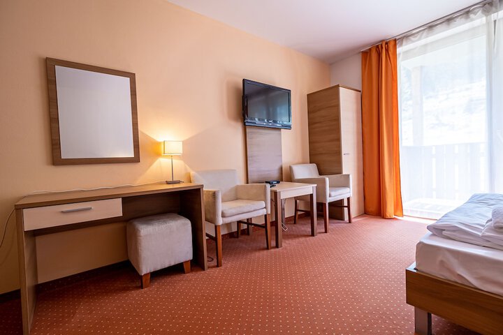 Room 20 of 197