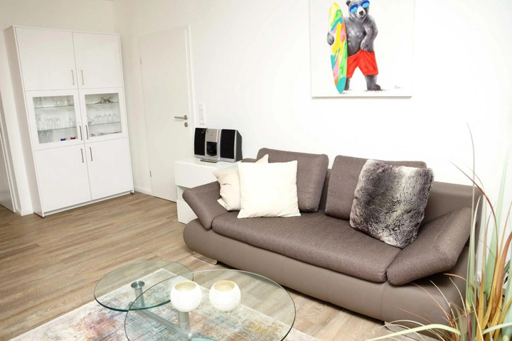 Room 4 of 16