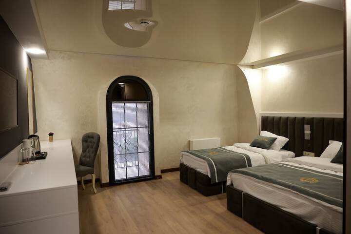 Room 26 of 42