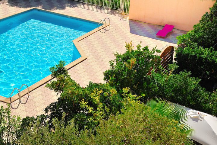 Pool 21 of 27