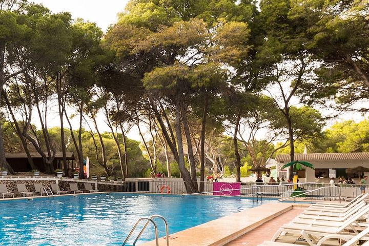 Hotel Pool