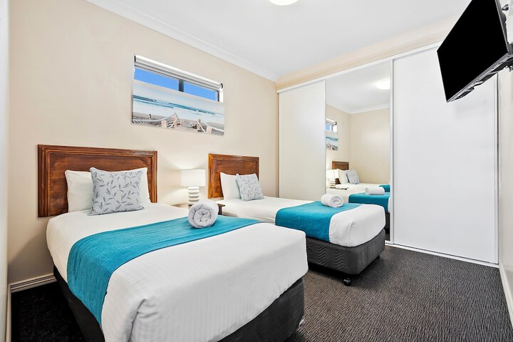 Room 2 of 90