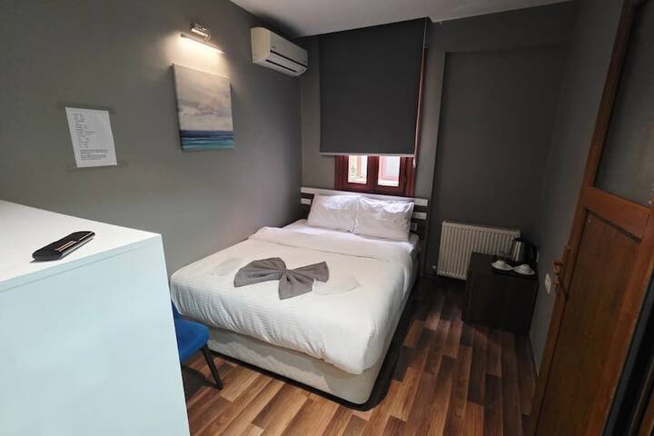 Room 9 of 34