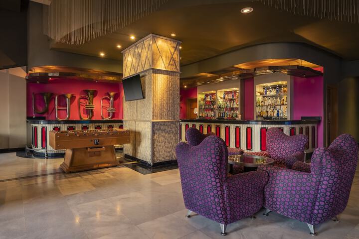 Lounge 112 of 165