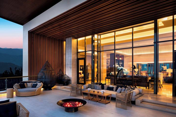 Lounge 68 of 94
