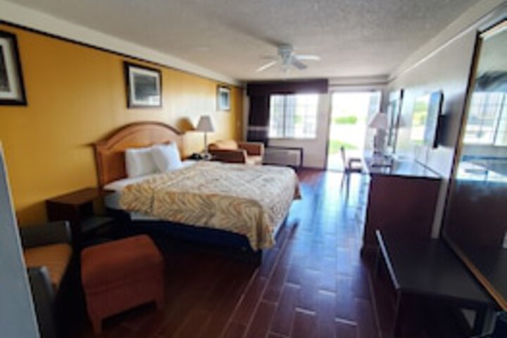 Room 40 of 177